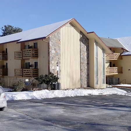Iron Horse Inn Simsbury Dış mekan fotoğraf