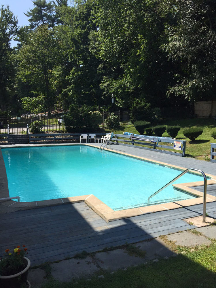 Iron Horse Inn Simsbury Dış mekan fotoğraf