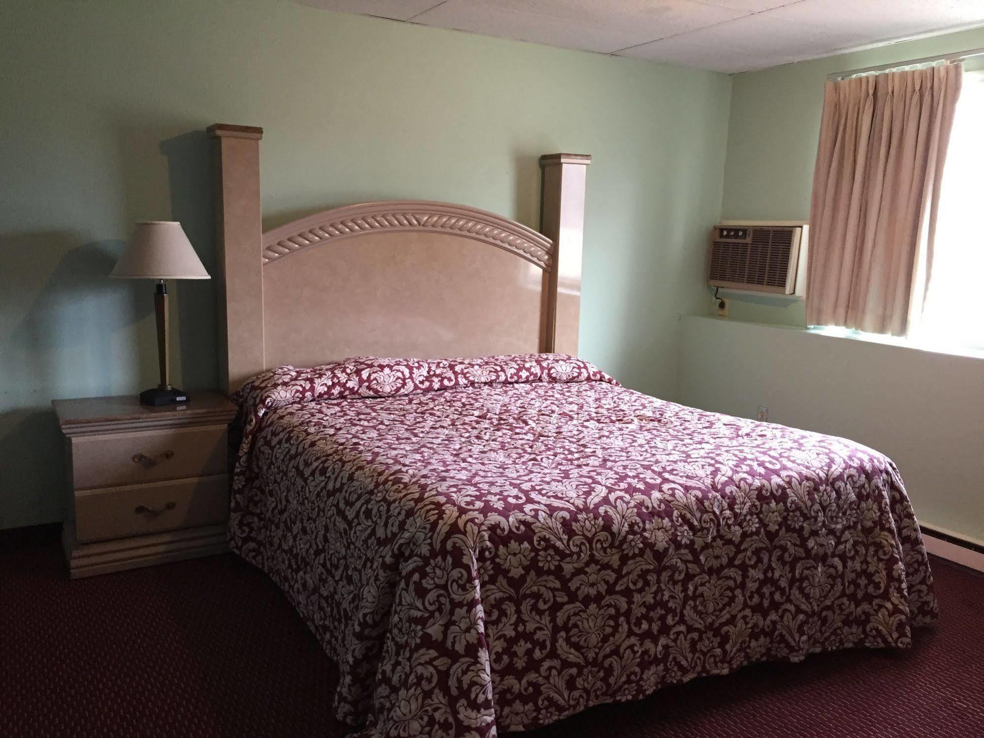 Iron Horse Inn Simsbury Dış mekan fotoğraf