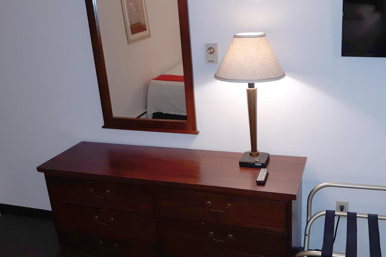 Iron Horse Inn Simsbury Dış mekan fotoğraf