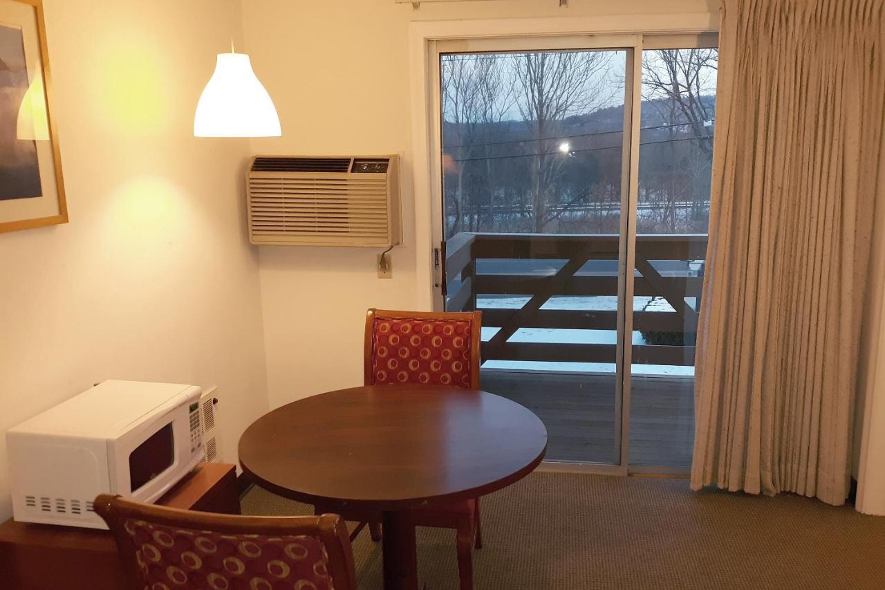 Iron Horse Inn Simsbury Dış mekan fotoğraf