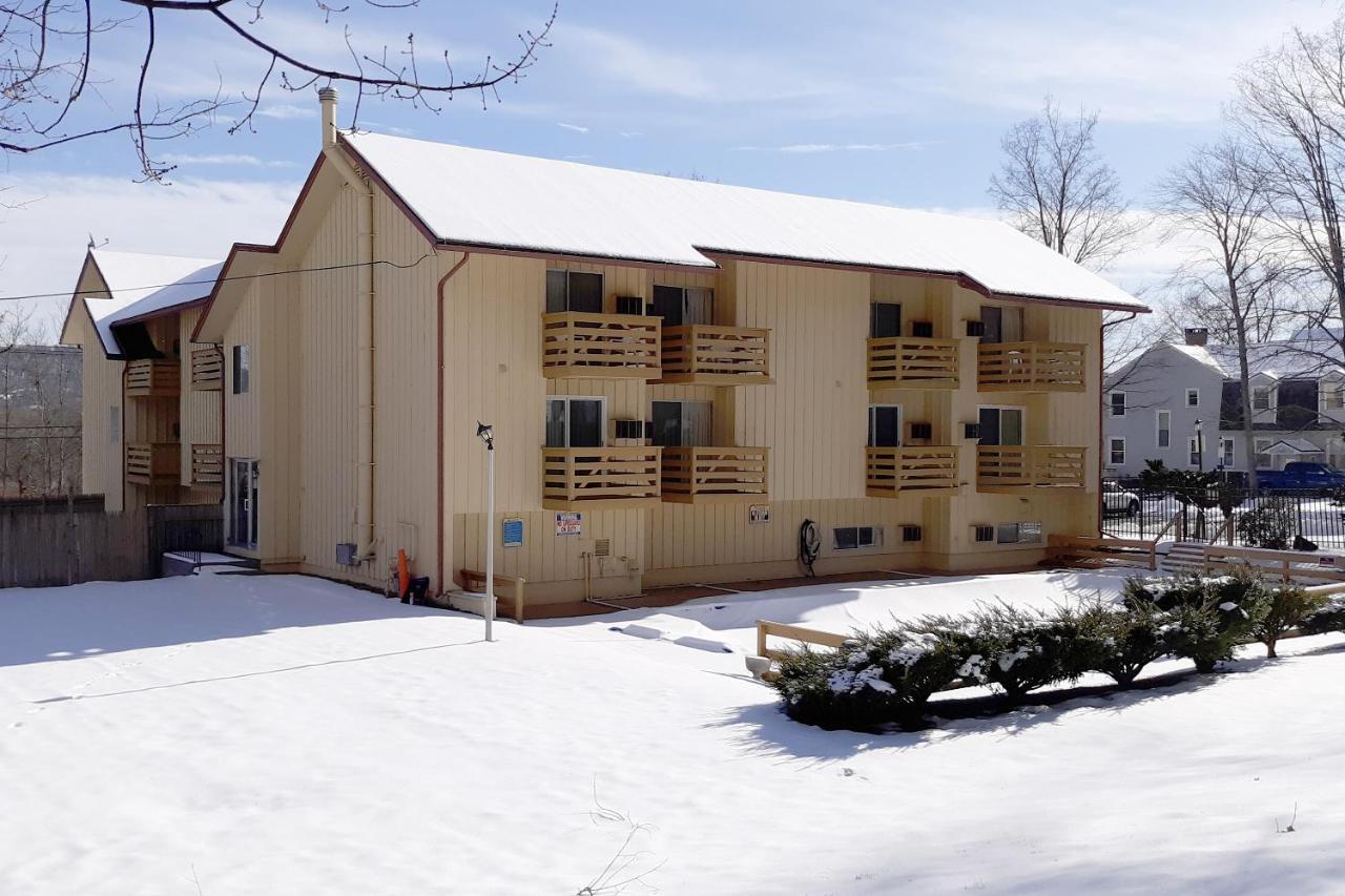 Iron Horse Inn Simsbury Dış mekan fotoğraf