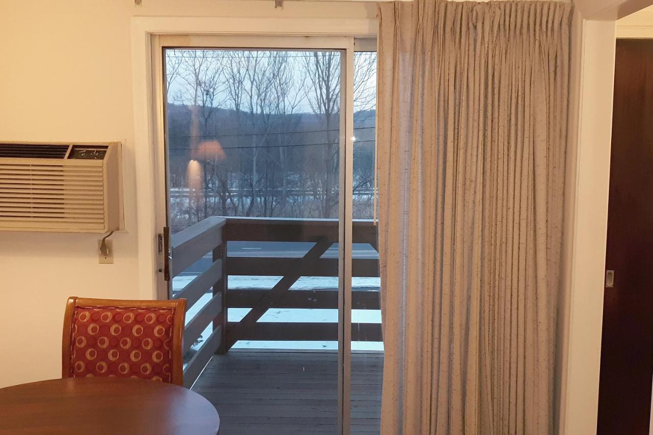 Iron Horse Inn Simsbury Dış mekan fotoğraf