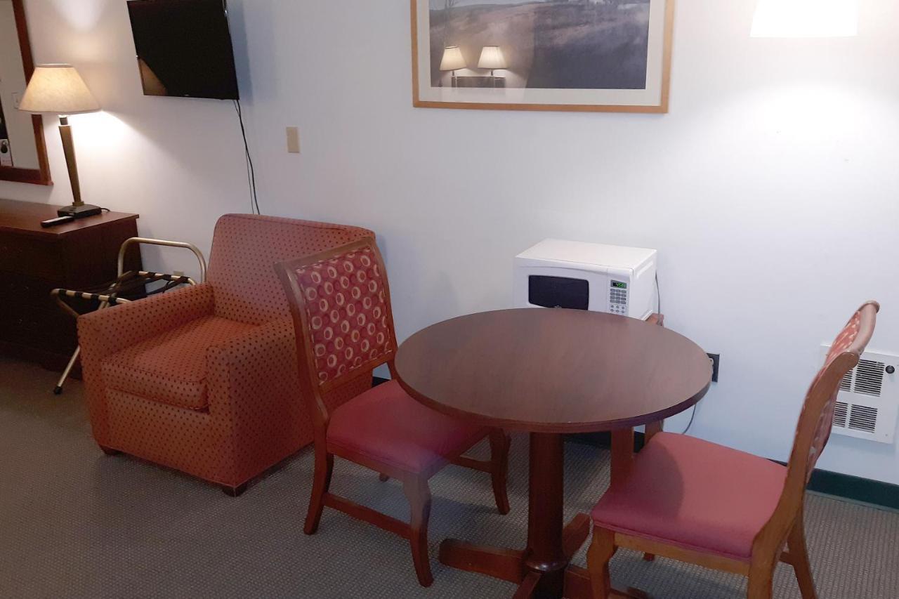 Iron Horse Inn Simsbury Dış mekan fotoğraf