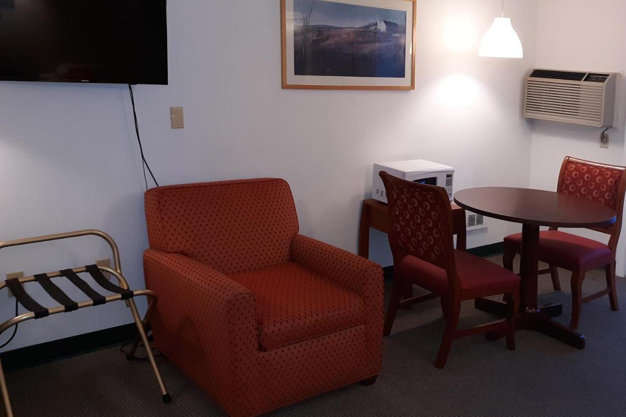Iron Horse Inn Simsbury Dış mekan fotoğraf