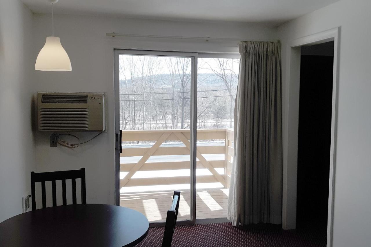 Iron Horse Inn Simsbury Dış mekan fotoğraf